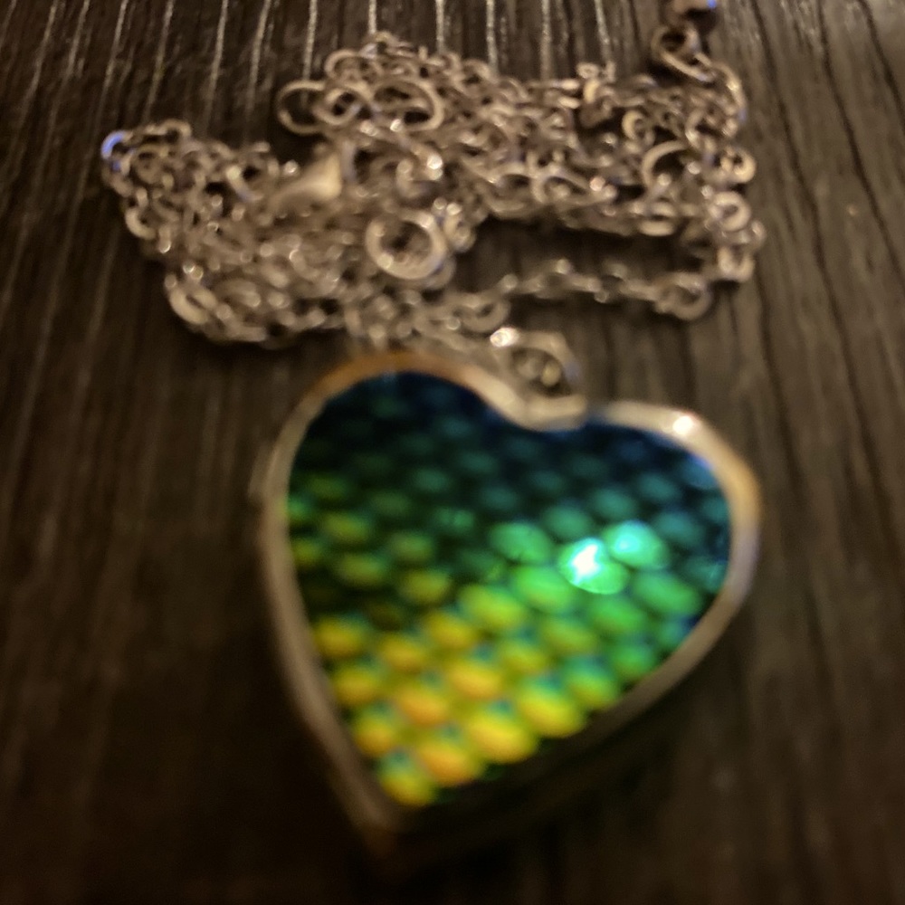 Selling a Mermaid Necklace for anyone!! Yllw&Gren!